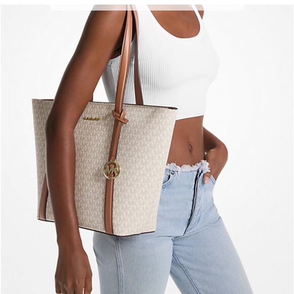 Michael Kors MK Pratt Lg Signature Logo Tote Bag & Continental Wristlet Vanilla - Picture 4 of 6